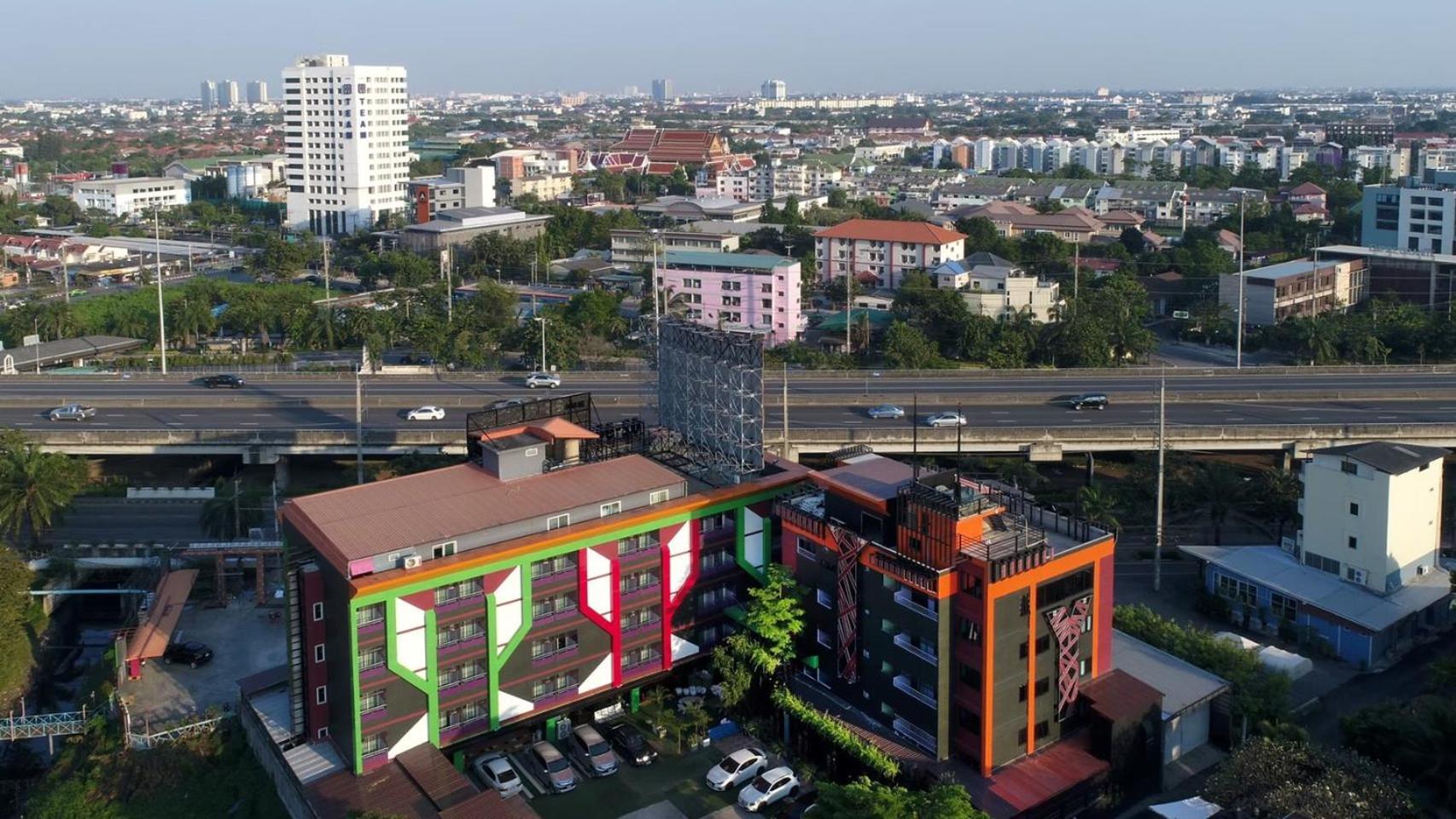 The Breton Hotel Media Бангкок Екстер'єр фото