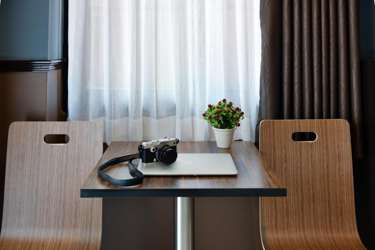 The Breton Hotel Media Бангкок Екстер'єр фото